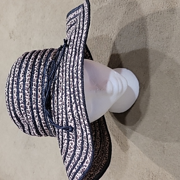 Leopard Print Hat - Picture 1 of 4